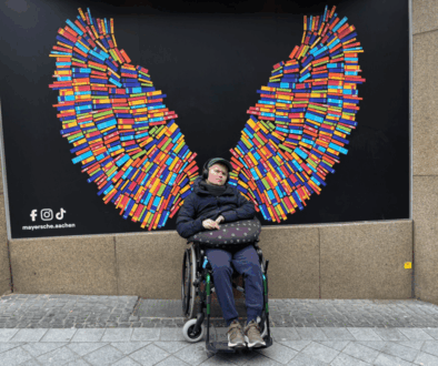 Dieser Beitrag reflektiert ein therapeutisches Gespräch über zunehmende Aggression, Unsicherheit und neurologische Schicksale bei jungen Menschen. Aus persönlicher und spiritueller Perspektive wird beleuchtet, wie fehlende Sicherheit, gesellschaftliche Belastungen und Dauerstress Wahrnehmung und Verhalten beeinflussen können. Der Text plädiert für Verantwortung, Beziehungsarbeit und bewusste Selbstregulation als zentrale Elemente neurologischer und psychosozialer Stabilität.